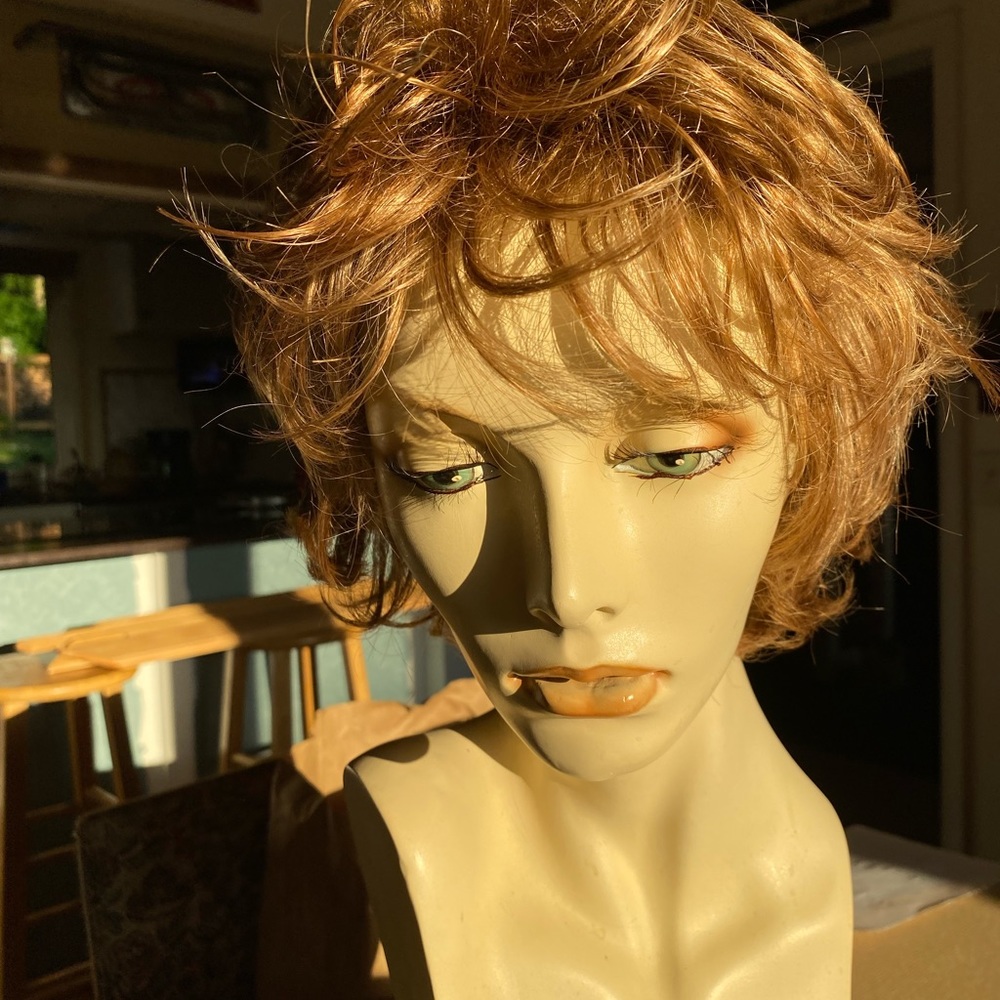 Wig - Picture 4 of 14